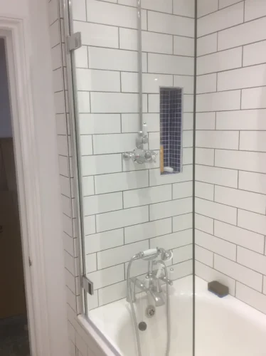 img-Coldharbour-flat-refurb-New-Bathroom-1-1046-1400